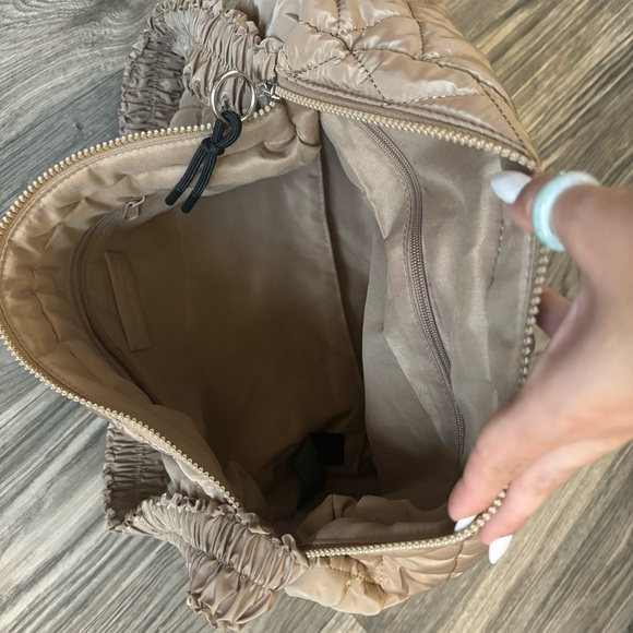 Free people Run About Sling Bag - Picture 9 of 9